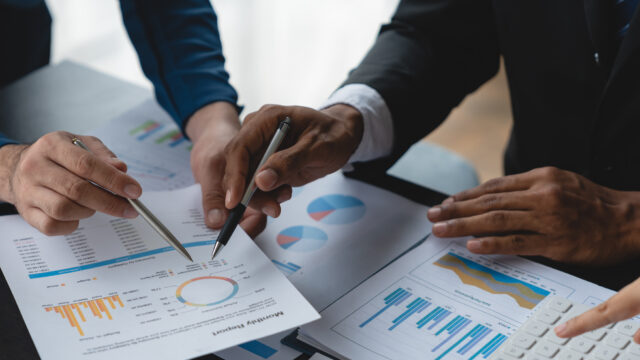 投資のリバランスで成績が変わる！年に一度の資産配分見直しで利益を守る方法」