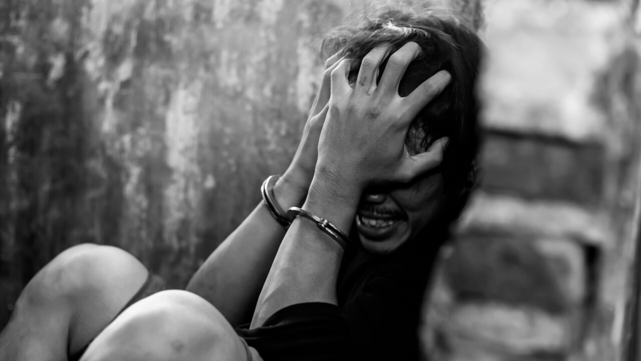 【戦略的撤退の作法】周囲を納得させる「損切り」の説明術|ステークホルダー・マネジメントの実践ガイド