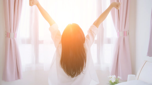 寝るだけで若返る？質の良い睡眠が「最強の美容液」である理由——40・50代が知るべき成長ホルモンと睡眠の完全ガイド