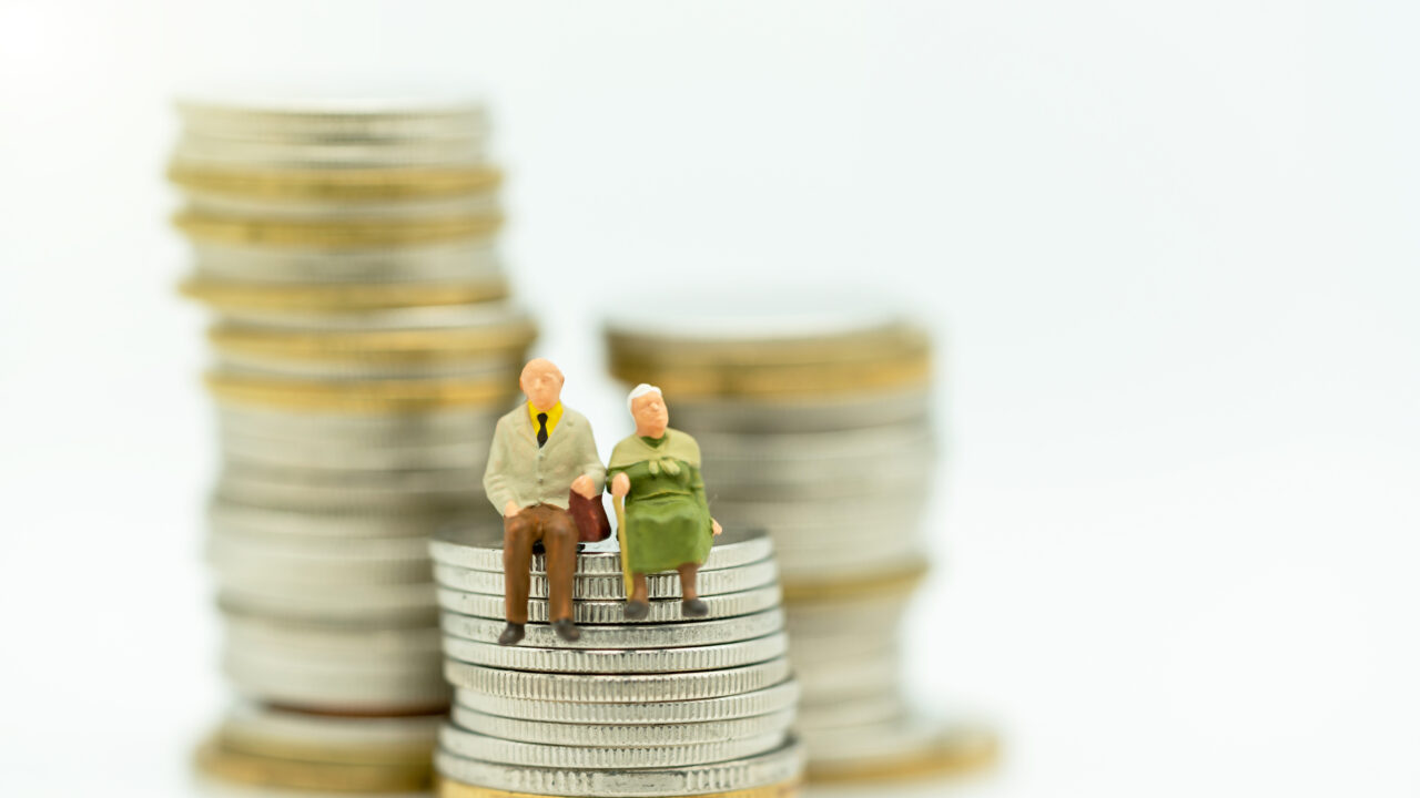 年金繰り下げ受給×資産運用の最強組み合わせ戦略——40・50代が今すぐ設計すべき老後資金の最適化完全ガイド