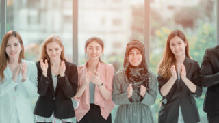 誰からも褒められない40代・50代に——自分を褒める習慣が精神的疲れを劇的に減らす科学的理由と今夜から始める実践完全ガイド