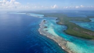 【カリブ海の瞳】ベリーズ・グレートブルーホール完全攻略!空と水中から楽しむ奇跡の絶景