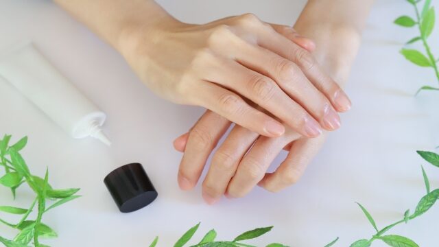 手の甲は年齢を隠せない!徹底的な「手元」のUV&保湿ケア