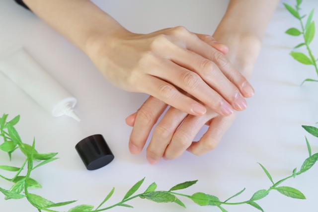手の甲は年齢を隠せない!徹底的な「手元」のUV&保湿ケア